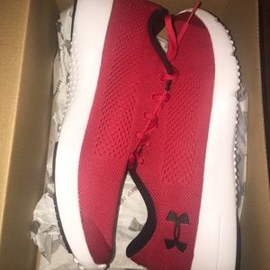 Under armor shoes 6 youth